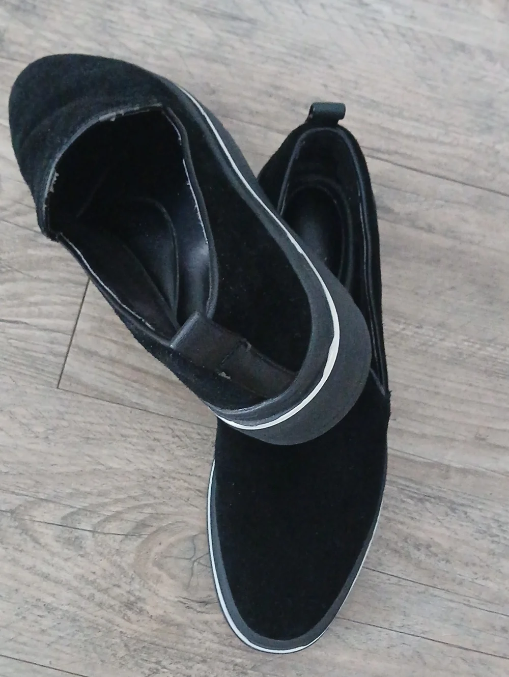 Aldo suede upper